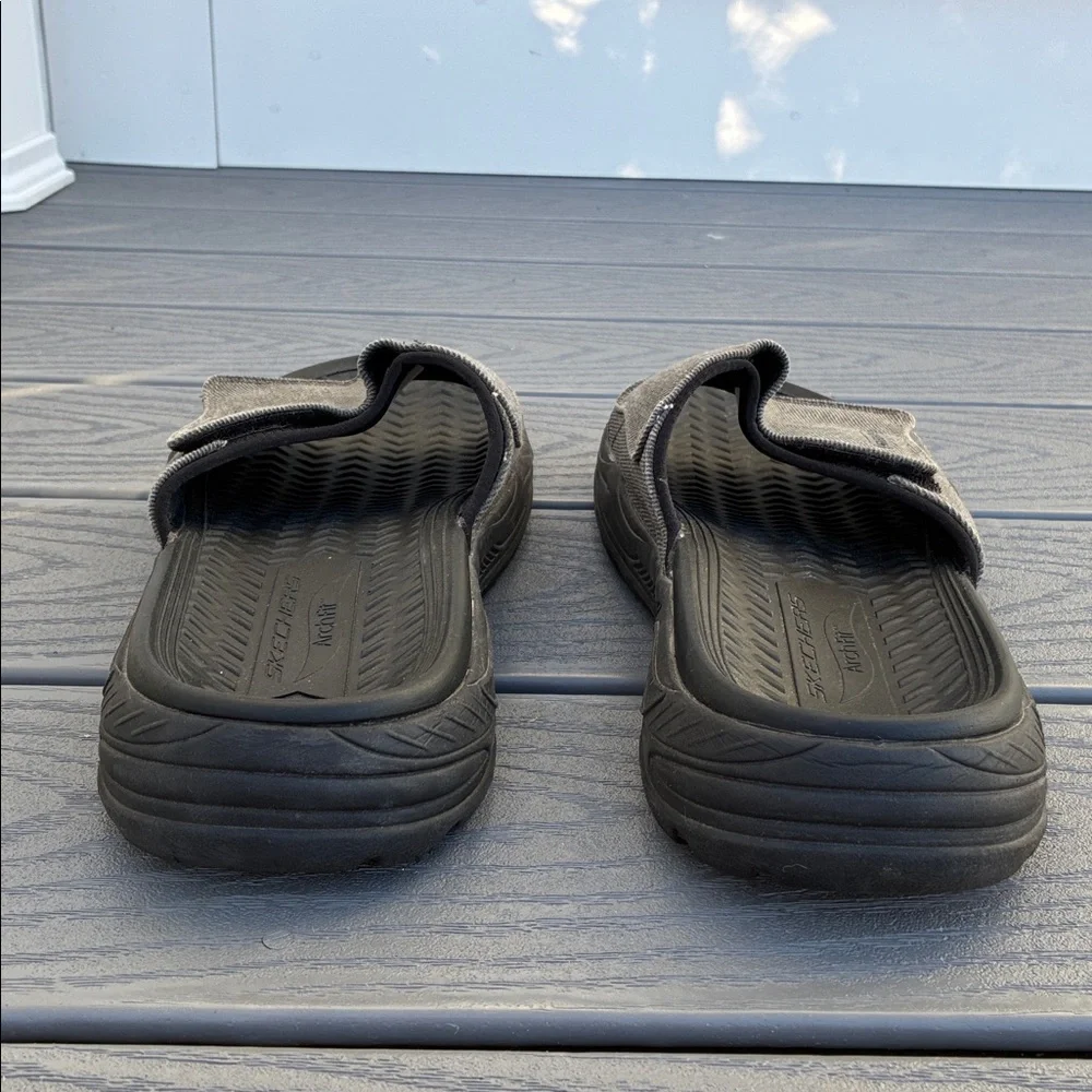 Skechers Men’s Arch Fit Motley Revelo Sandal Black & Gray Size 11